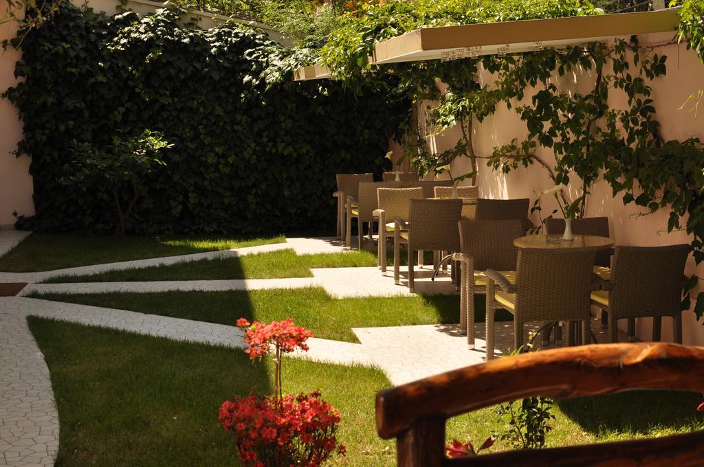 Theranda Boutique Hotel Tirana Exterior foto