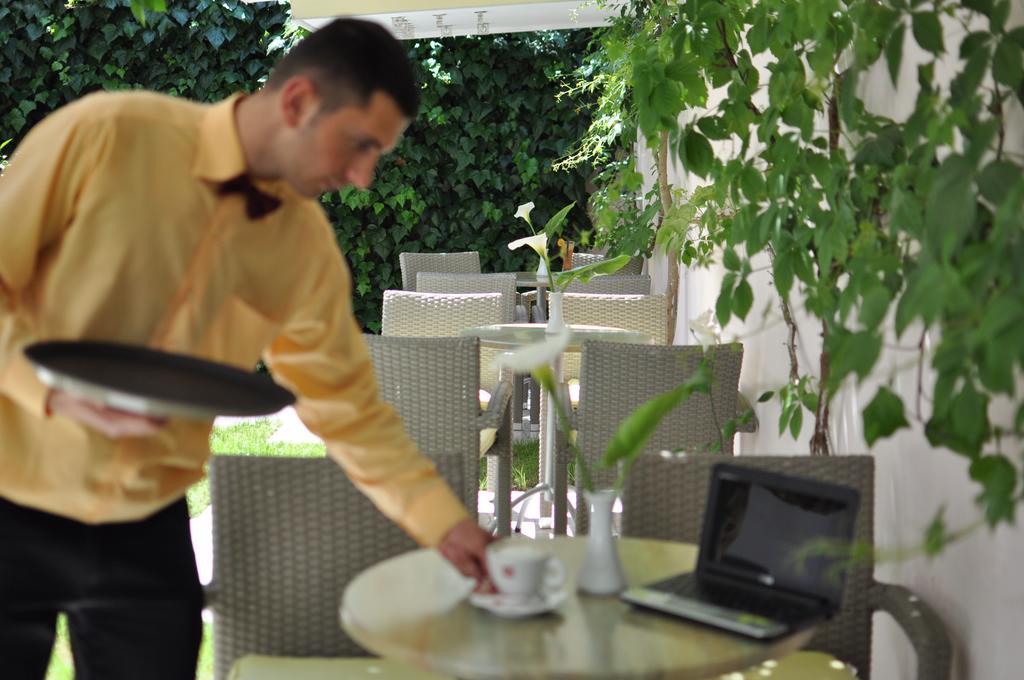 Theranda Boutique Hotel Tirana Exterior foto
