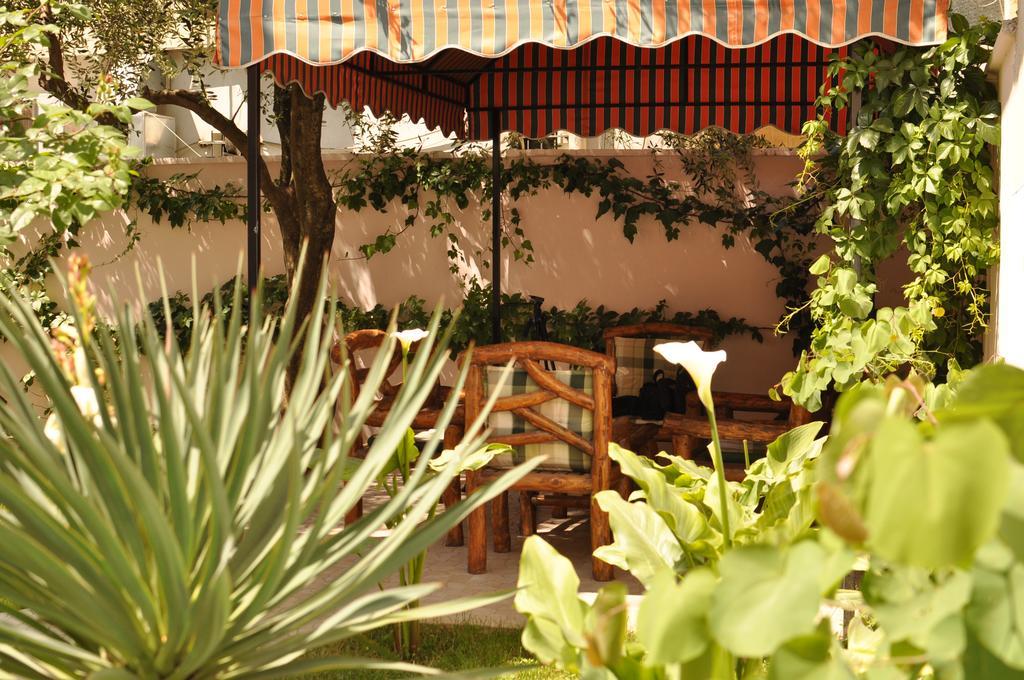 Theranda Boutique Hotel Tirana Exterior foto