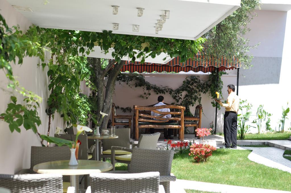 Theranda Boutique Hotel Tirana Exterior foto